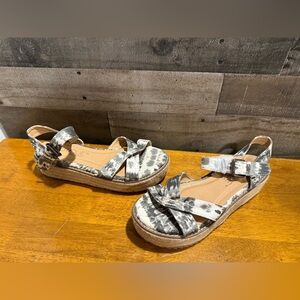 Boutique by Corkys | Pilot Tie Dye Wedges